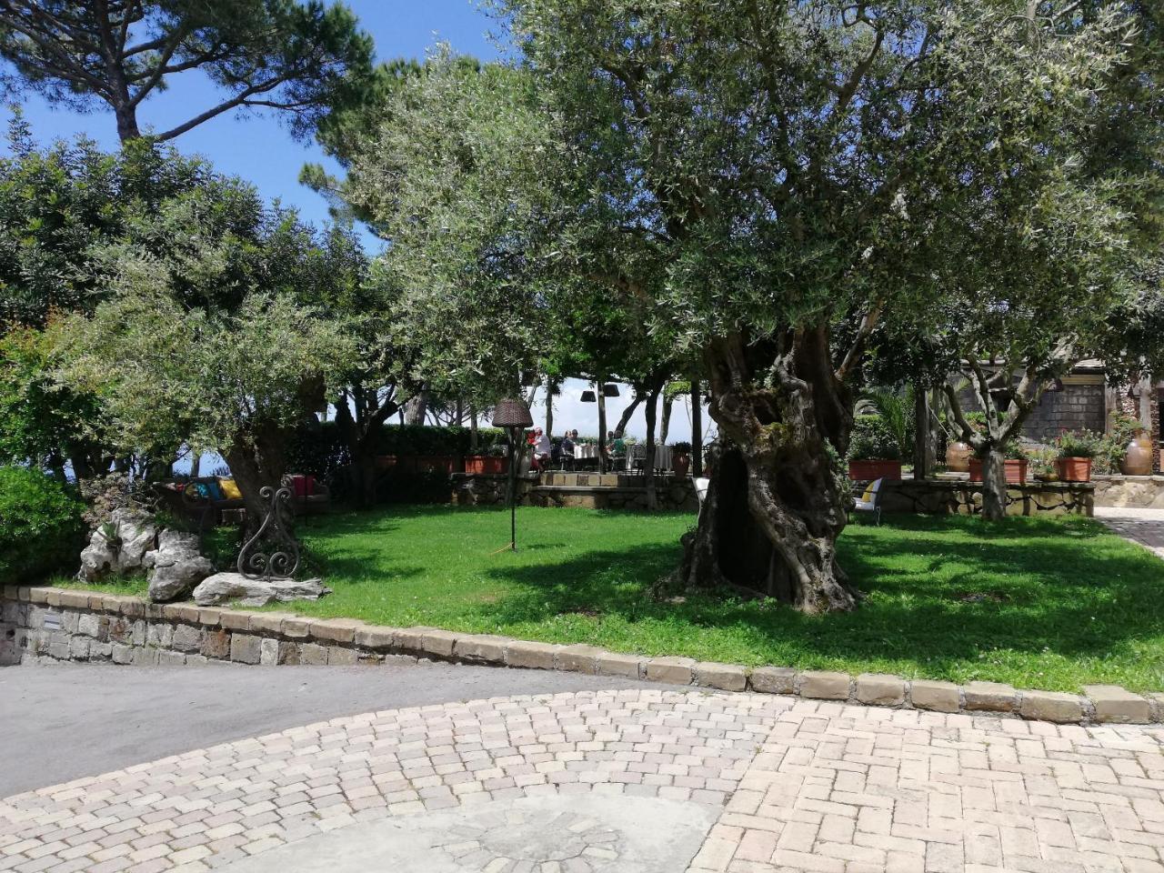 Hotel Oasi Olimpia Relais SantʼAgata sui Due Golfi Exterior foto
